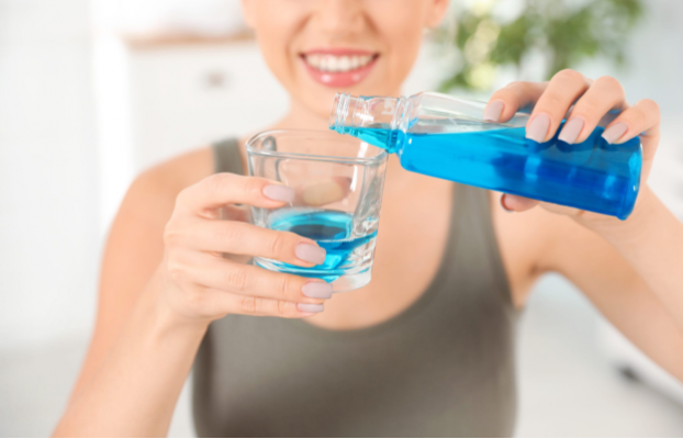 Apakah Penggunaan Mouthwash dan Mouth Rinse Penting untuk Kesehatan Gigi? 2 |