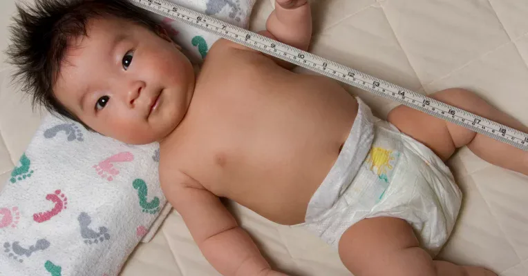 memantau pertumbuhan bayi dengan lengthboard