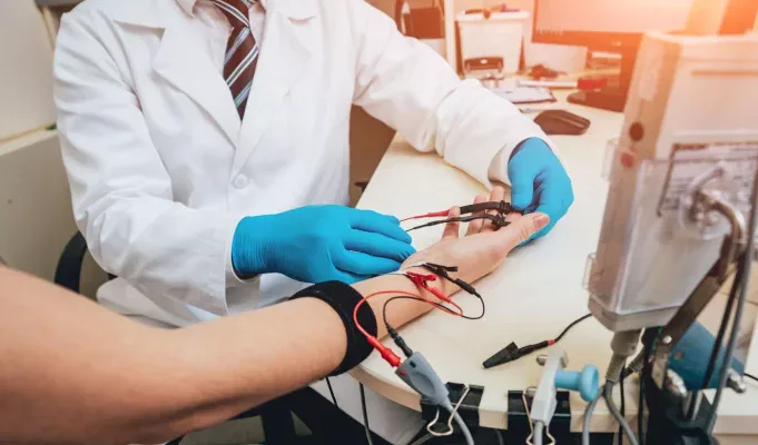 DETEKSI DINI PENYAKIT GANGGUAN OTOT DAN SYARAF