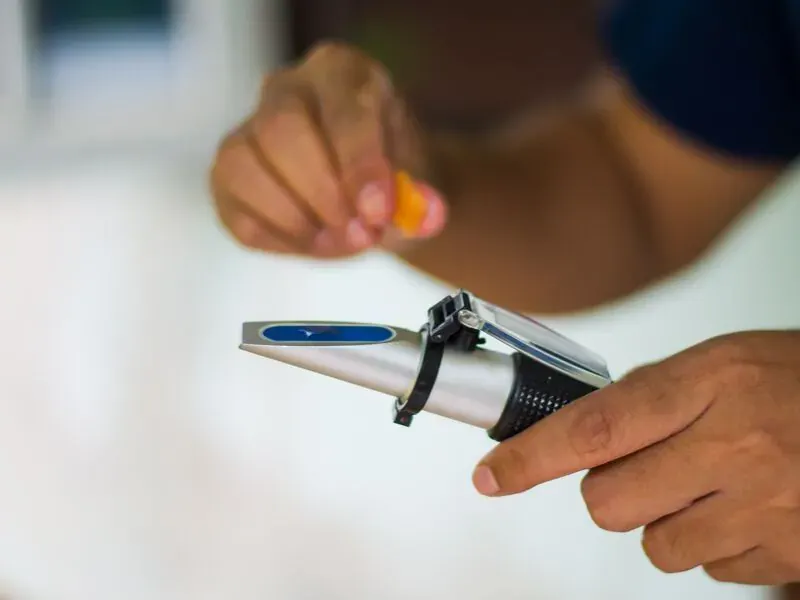 CARA KALIBRASI REFRACTOMETER UNTUK MENDAPATKAN HASIL AKURAT DAN KONSISTEN 1 CARA KALIBRASI REFRACTOMETER UNTUK MENDAPATKAN HASIL AKURAT DAN KONSISTEN