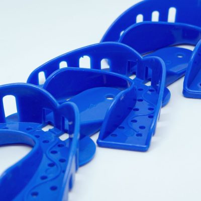 KEGUNAAN DAN CARA MENGGUNAKAN IMPRESSION TRAYS