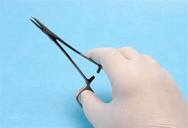 KEUNGGULAN NEEDLE HOLDER