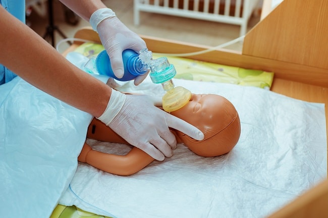 MANIKIN PELATIHAN RESUSITASI JANTUNG BAYI