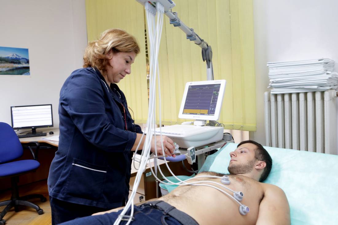 PEMANFAATAN ALAT TERAPI UNTUK REHABILITASI PASIEN 1 ELECTROCARDIOGRAPH DALAM REHABILITASI