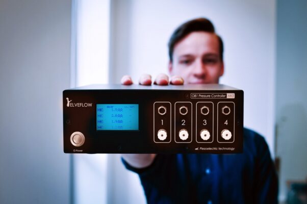 kegunaan Microfluidic Flow Control System OB1 MK3