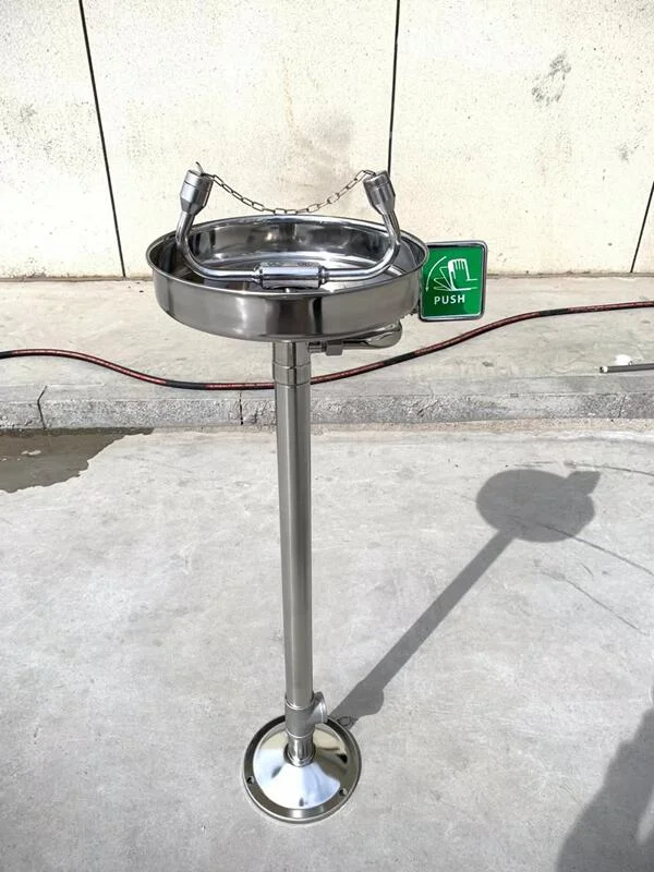 PERAWATAN FLOW ADJUSTABLE VERTICAL EYE WASH STATION 1 perawatan Flow Adjustable Vertical Eye Wash Station