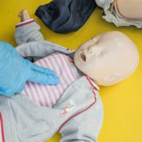 Peralatan Analisis Partikel: 7 Panduan Lengkap Memilih Terbaik 3 Manikin CPR Dewasa vs Anak vs Bayi PRESTAN: 7 Perbedaan Utama