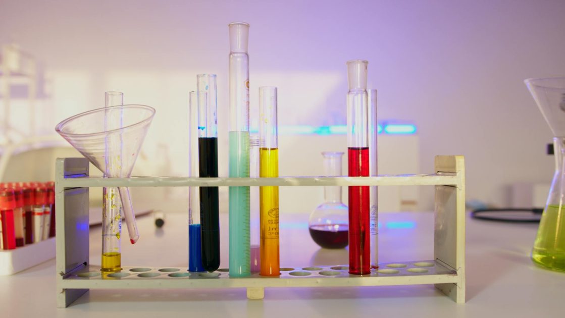 2D-Graphene CVD System: Panduan Lengkap & 7 Aplikasi 1 Vibrant test tubes filled with liquids in a modern lab setting, showcasing scientific exploration.