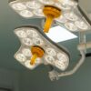 Ceiling Pendant Elektrik YD-6200E | Kapasitas 300kg 1 Bright LED surgical lights in a hospital operating room, emphasizing technology and healthcare.
