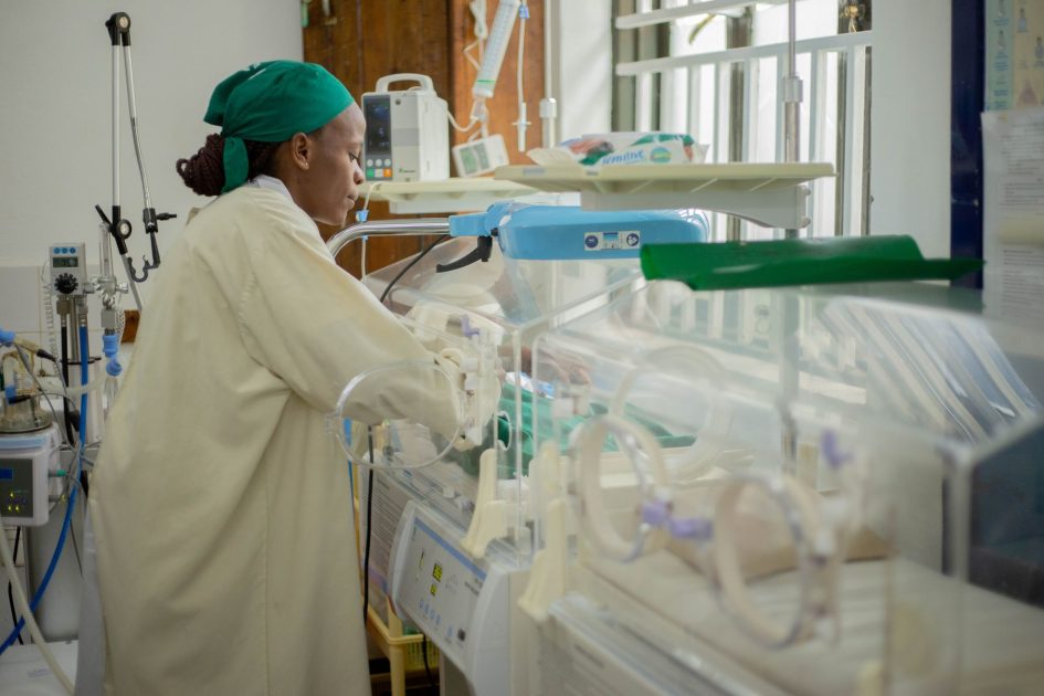 infant incubator NICU - Speak Media Uganda Doctor attending to newborns in an incubator in a hospital neonatal unit.