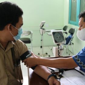 Apa Itu Tensimeter Digital? Fungsi dan Cara Kerjanya 5 Poltekkes Kemenkes Pangkalpinang Beri Kelas Akupresur: 7 Panduan Lengkap 2025