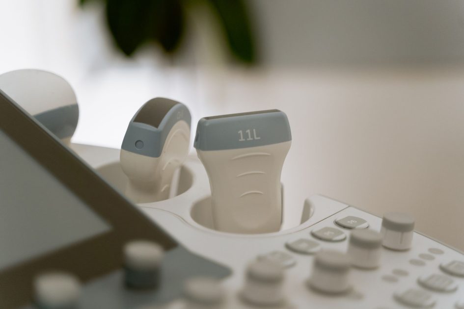 probe transvaginal 7.5 MHz - MART PRODUCTION A detailed view of medical ultrasound equipment in a healthcare facility.