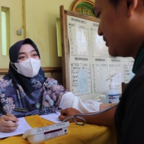Pentingnya Mengetahui Love Language Isi: 5 Kunci Emosional Anak 3 Sempat Tren Minum Susu Mentah: 7 Risiko & Panduan Aman 2024