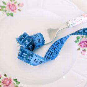 Kenapa Sulit Keluar Hubungan Toksik? 7 Fakta Ilmiah 4 Diet Tak Harus Mahal Makan: 7 Panduan Gizi Sehat di Warteg