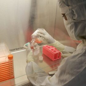 10 Standar Sertifikasi Alat Lab Kesehatan Indonesia 2025 2 Erlab Captair Smart Fume Hood: Fitur Keamanan & ROI
