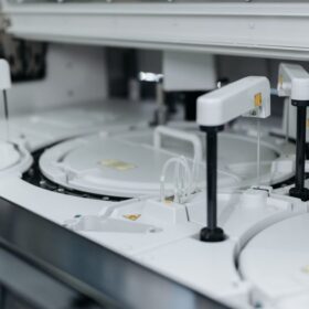 Fume Hood Lab Kecil: 5 Solusi Hemat Ruang 2024 2 Checklist Lengkap: 15 Alat Lab Kesehatan Wajib 2025
