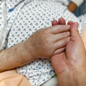 Food Prep MPASI Simpel Bebas Bakteri: Panduan 10 Langkah Praktis 3 Nenek Umur 97 Tahun Cetak Rekor: 7 Kunci Hidup Sehat Pasca Stroke