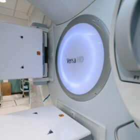 Import Alat Lab ke Indonesia: 12 Pertanyaan Sering Dijawab 5 Resmi Dibuka Menkes IndoHealthcare Expo 2026: 7 Inovasi Alkes Terdepan