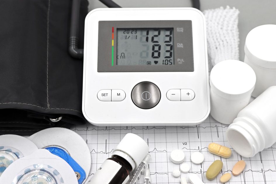 Riset Ungkap 8 dari 10 Anak: Panduan Pencegahan Kerusakan Arteri 1 Close-up of medical equipment including blood pressure monitor, pills, and ECG printout.