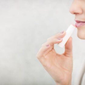 Dokter Gizi Ungkap Efek Terlalu: 7 Dampak & Solusi Sehat 5 Stop Jilati Bibir Paling Efektif: 7 Cara Terbukti 2025