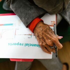 Anggota DPR Kritik Iuran BPJS: 7 Dampak & Solusi Kesehatan 2025 2 Anggota DPR Kritik Iuran BPJS: 7 Dampak & Solusi 2025