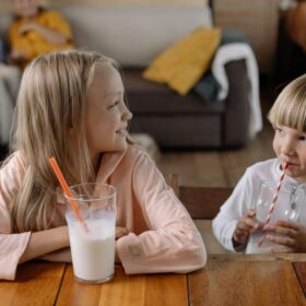 Lagi Defisit Kalori Kok Malah Susah BAB? 7 Solusi Ampuh 2 Benarkah Minum Susu Malam Hari Bikin Tidur? 7 Fakta Ilmiah