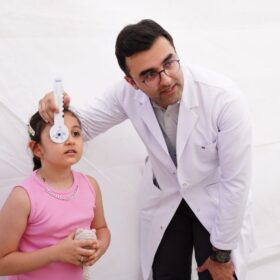 Si Kecil Telat Bicara Kapan? Panduan Lengkap Orang Tua 2024 2 Orang Tua Mendukung Tumbuh Kembang Anak: 9 Strategi Lengkap 2025