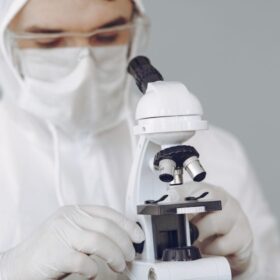 Analisis Partikel Farmasi: Teknologi Clairity vs Manual 2025