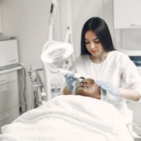 Skin Booster Kulit Mayat Ala Korea: 7 Perbedaan dengan Hyaluronic Acid 3 Soal Asal Usul Skin Booster: 7 Fakta Penting & Panduan Lengkap 2025