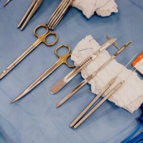 Makan Malam Bikin BB Naik? 7 Fakta Penting Dokter Gizi 2 Akses Operasi Katarak Belum Merata: 7 Solusi Terpadu 2025