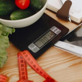 Harus Selalu Timbang Makanan Diet? 7 Panduan Lengkap Dokter
