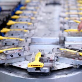 Susunlah Daftar Perangkat Medis Layak: 7 Panduan Komprehensif 2025 4 Industri Alat Kesehatan Berkembang Henkel: 7 Teknologi Perakitan 2025