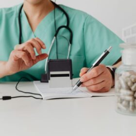 Jalan Kaki Pagi vs Malam: 7 Panduan Lengkap untuk Jantung Sehat 2 Kecanduan Teh Pelangsing: 7 Saran Dokter & Solusi Sehat 2025