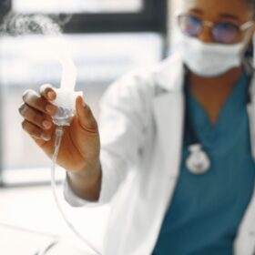 Kemenkes Siapkan 500 Ribu Masker: Panduan Lengkap 2025 3 Nebulizer Mesh vs Ultrasonic: Mana Lebih Efektif? 7 Perbandingan Teknologi