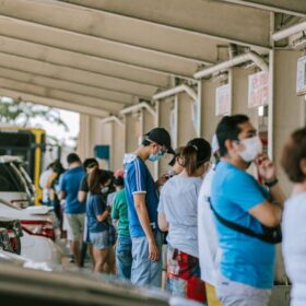 Asap Karhutla Sudah Masuk Atmosfer: 7 Langkah Proteksi Kesehatan 4 Warga Singapura Antre Masker Gratis: 7 Panduan Lengkap
